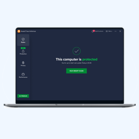 una laptop abierta con la pantalla mostrando la interfaz de configuración de Avast Antivirus