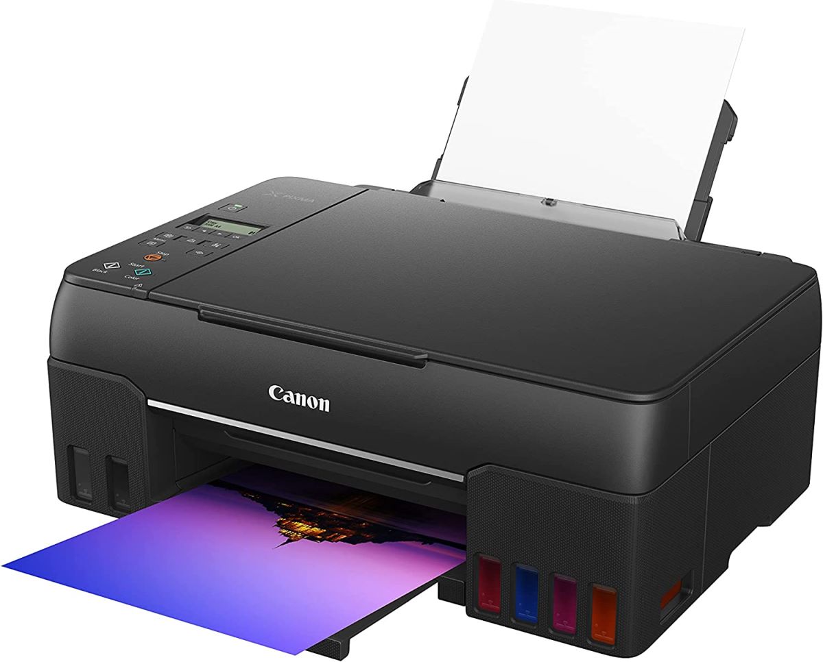 Impresora Canon PIXMA G610 vista diagonal bandeja papel abierta papel cargado
